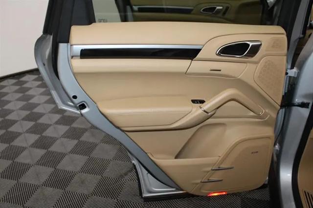 2012 Porsche Cayenne Cayenne
