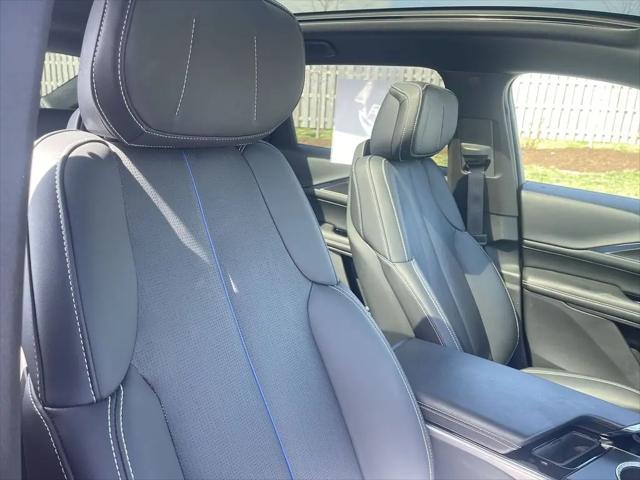 2024 Cadillac iQ Sport w/1SF