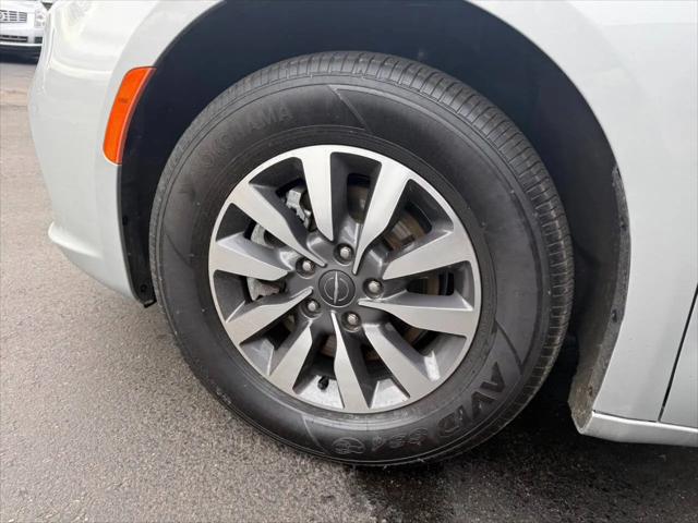 2024 Chrysler Pacifica Hybrid Select
