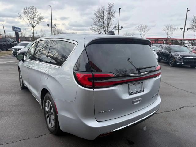 2024 Chrysler Pacifica Hybrid Select