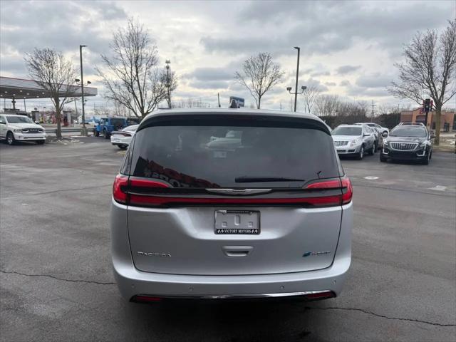 2024 Chrysler Pacifica Hybrid Select