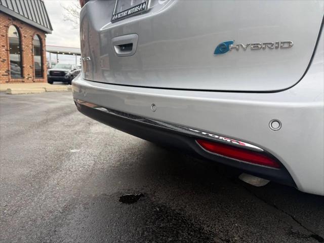2024 Chrysler Pacifica Hybrid Select