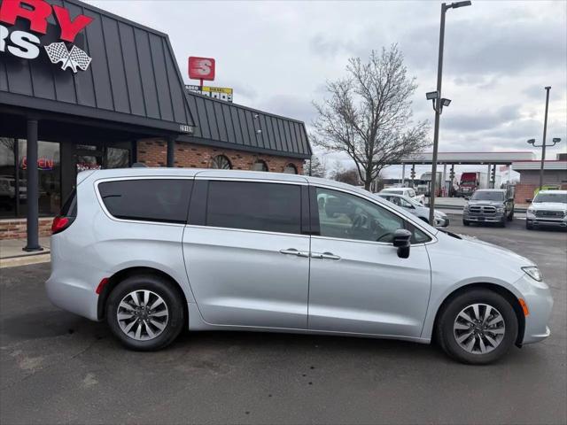 2024 Chrysler Pacifica Hybrid Select