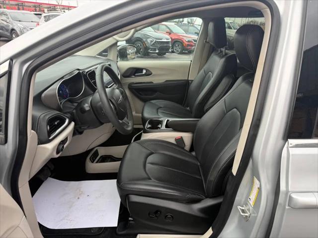 2024 Chrysler Pacifica Hybrid Select