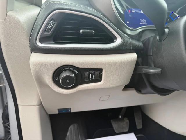 2024 Chrysler Pacifica Hybrid Select