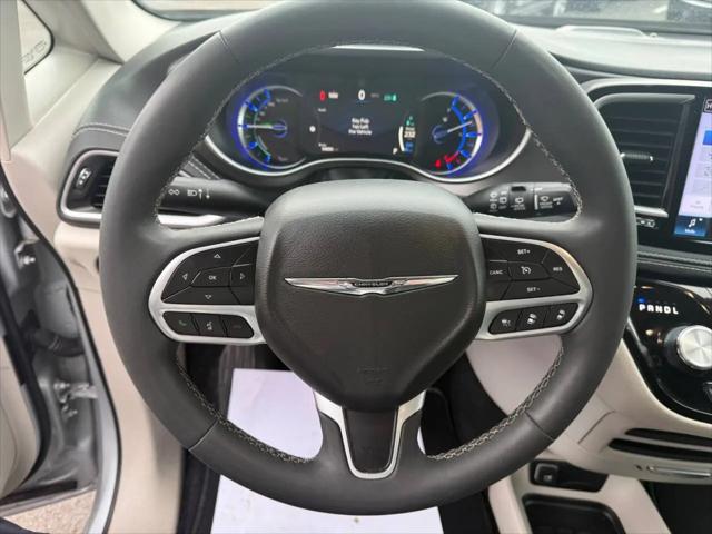 2024 Chrysler Pacifica Hybrid Select