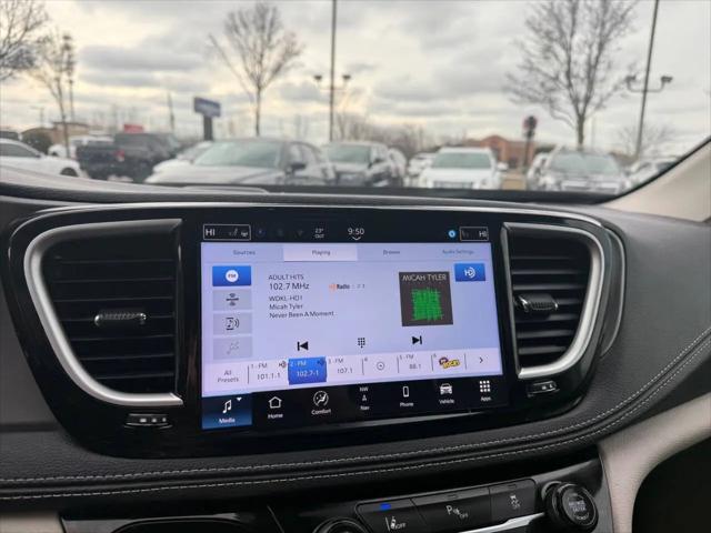 2024 Chrysler Pacifica Hybrid Select