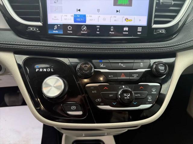 2024 Chrysler Pacifica Hybrid Select