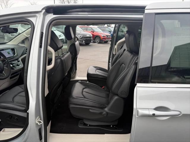 2024 Chrysler Pacifica Hybrid Select