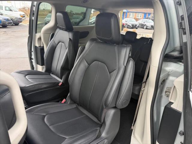 2024 Chrysler Pacifica Hybrid Select