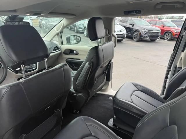 2024 Chrysler Pacifica Hybrid Select