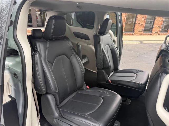 2024 Chrysler Pacifica Hybrid Select