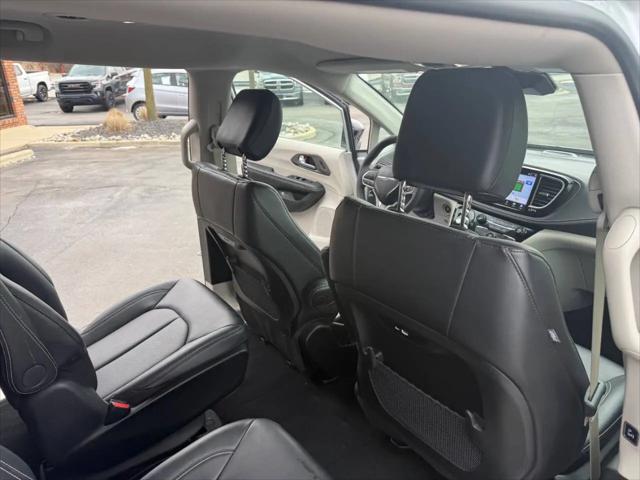 2024 Chrysler Pacifica Hybrid Select