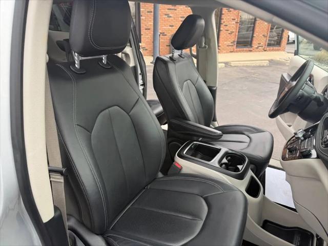2024 Chrysler Pacifica Hybrid Select