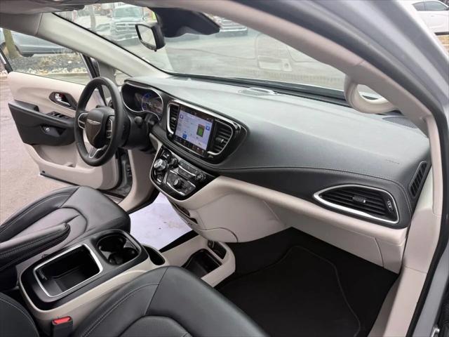 2024 Chrysler Pacifica Hybrid Select