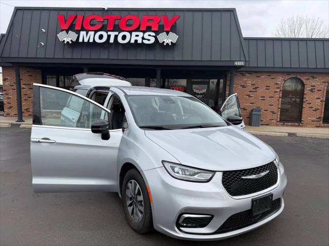 2024 Chrysler Pacifica Hybrid Select