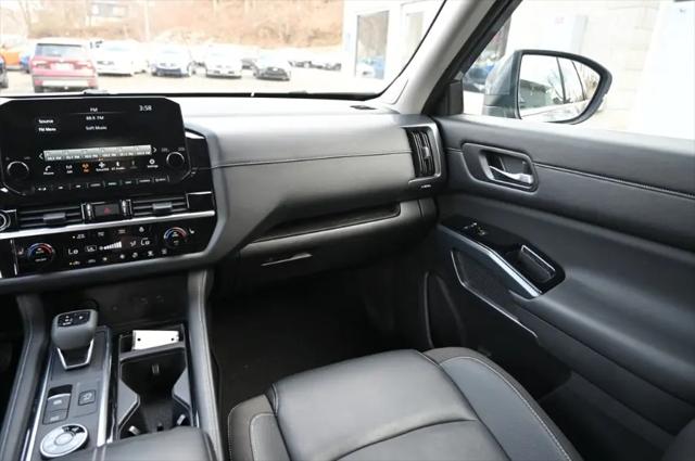 2023 Nissan Pathfinder SL 4WD
