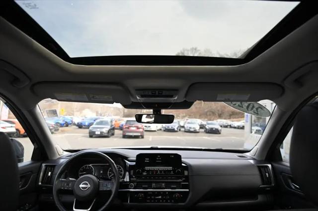 2023 Nissan Pathfinder SL 4WD