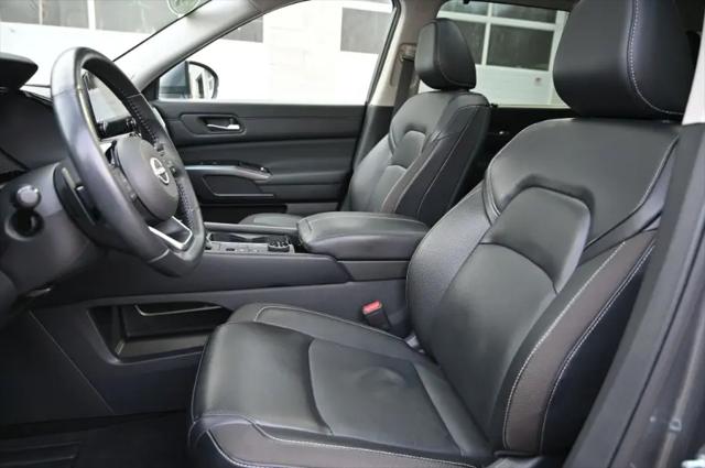2023 Nissan Pathfinder SL 4WD