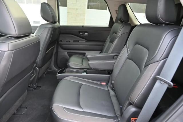 2023 Nissan Pathfinder SL 4WD