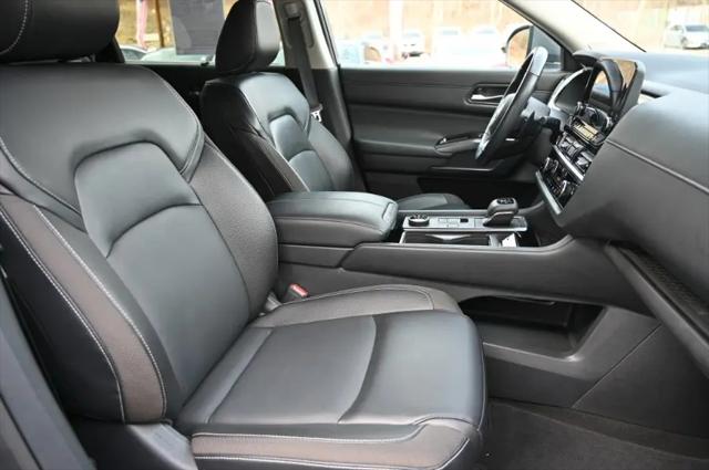 2023 Nissan Pathfinder SL 4WD