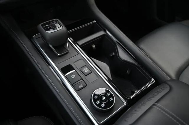 2023 Nissan Pathfinder SL 4WD