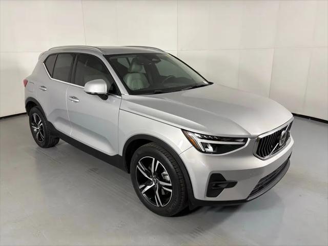 2023 Volvo XC40 B5 Plus Bright Theme