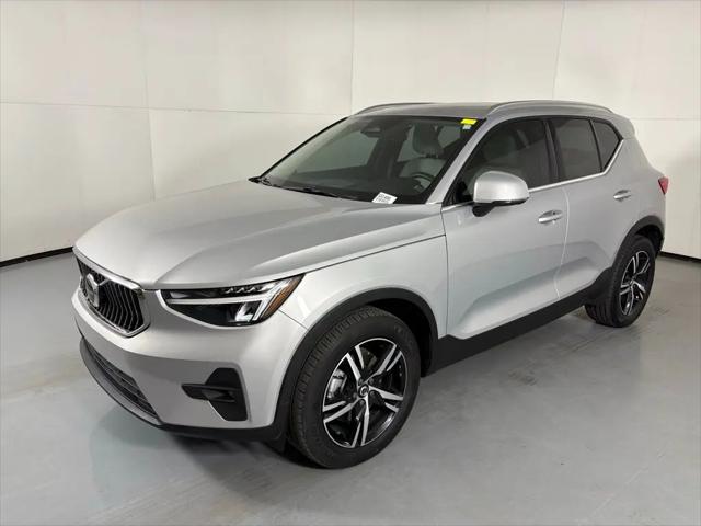 2023 Volvo XC40 B5 Plus Bright Theme