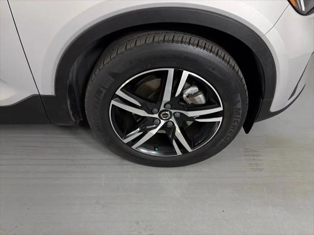2023 Volvo XC40 B5 Plus Bright Theme