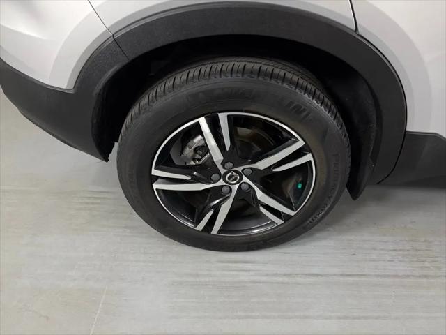 2023 Volvo XC40 B5 Plus Bright Theme