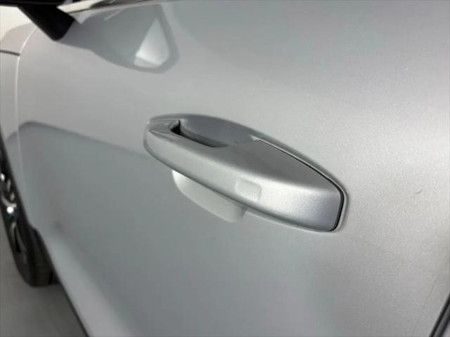 2023 Volvo XC40 B5 Plus Bright Theme