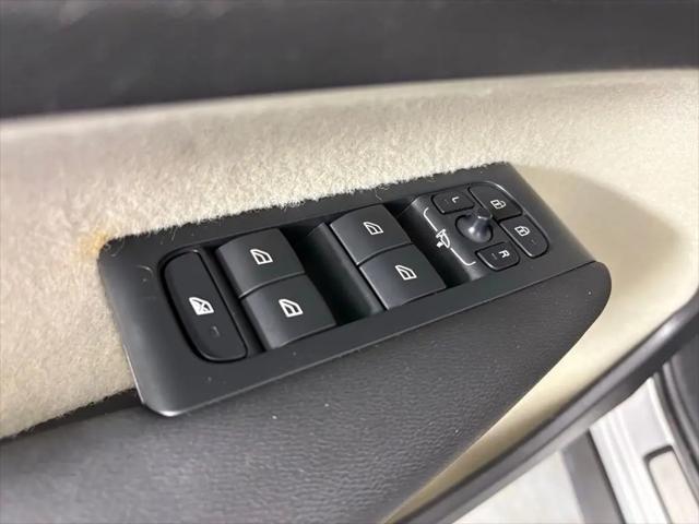 2023 Volvo XC40 B5 Plus Bright Theme