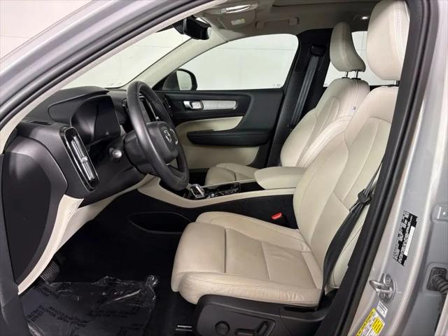 2023 Volvo XC40 B5 Plus Bright Theme
