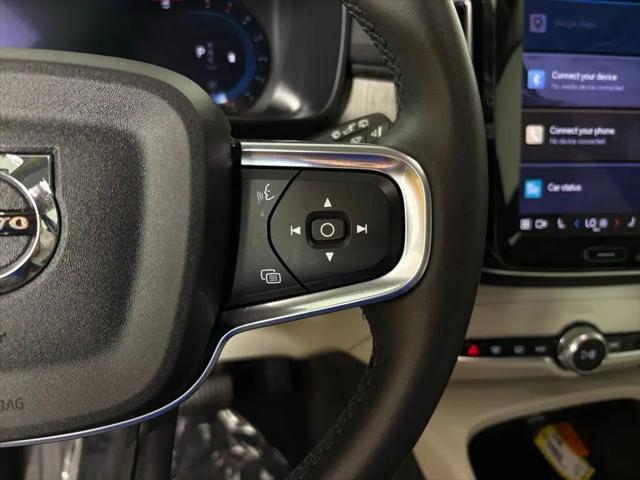 2023 Volvo XC40 B5 Plus Bright Theme