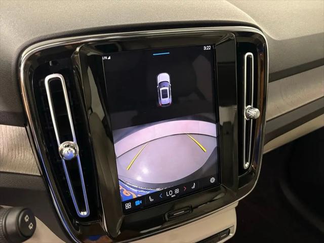 2023 Volvo XC40 B5 Plus Bright Theme