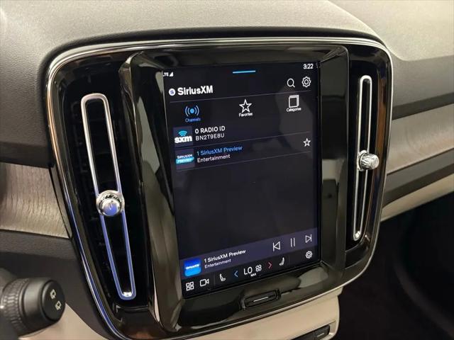2023 Volvo XC40 B5 Plus Bright Theme