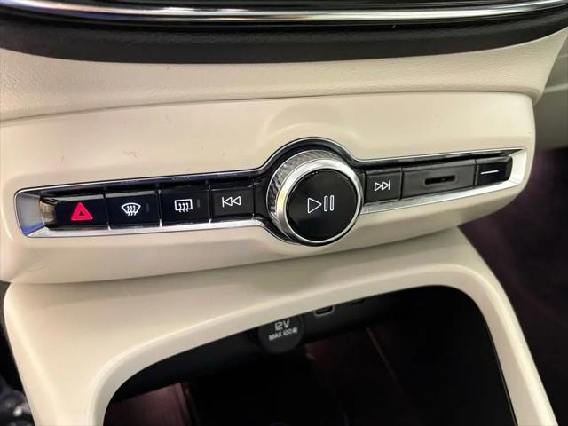 2023 Volvo XC40 B5 Plus Bright Theme