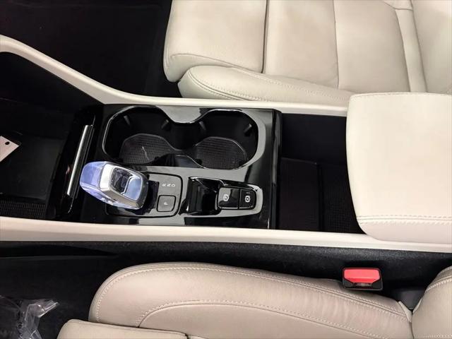 2023 Volvo XC40 B5 Plus Bright Theme