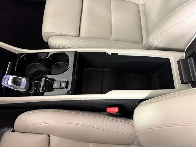 2023 Volvo XC40 B5 Plus Bright Theme