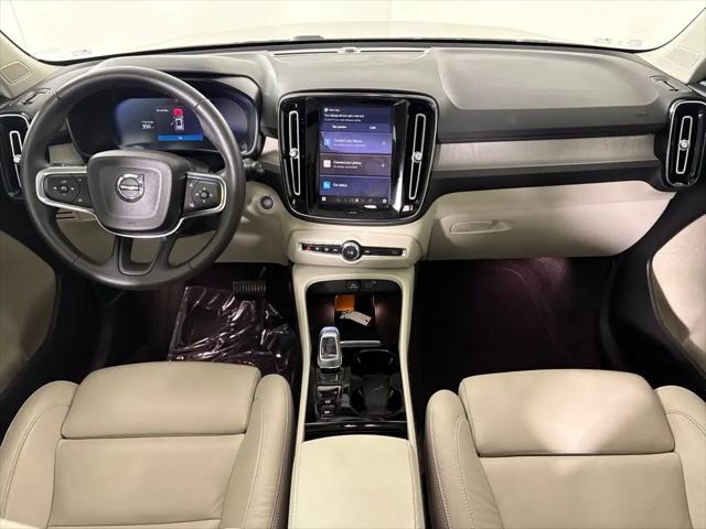 2023 Volvo XC40 B5 Plus Bright Theme