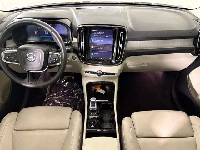 2023 Volvo XC40 B5 Plus Bright Theme