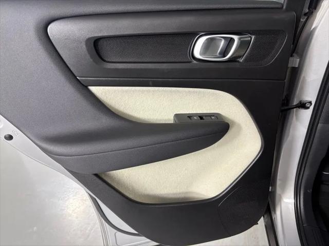 2023 Volvo XC40 B5 Plus Bright Theme