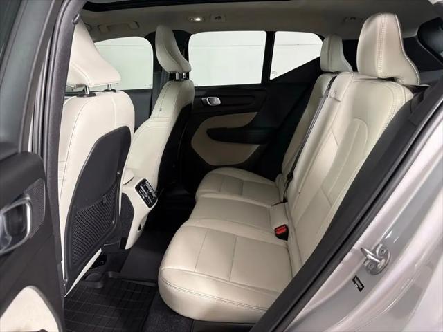 2023 Volvo XC40 B5 Plus Bright Theme