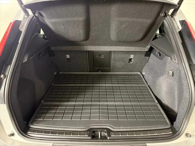 2023 Volvo XC40 B5 Plus Bright Theme
