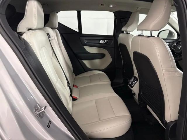 2023 Volvo XC40 B5 Plus Bright Theme