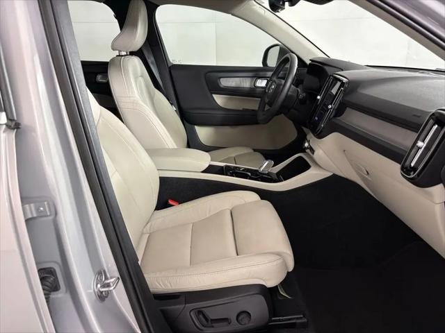 2023 Volvo XC40 B5 Plus Bright Theme