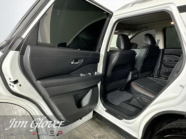 2024 Nissan Pathfinder Platinum FWD