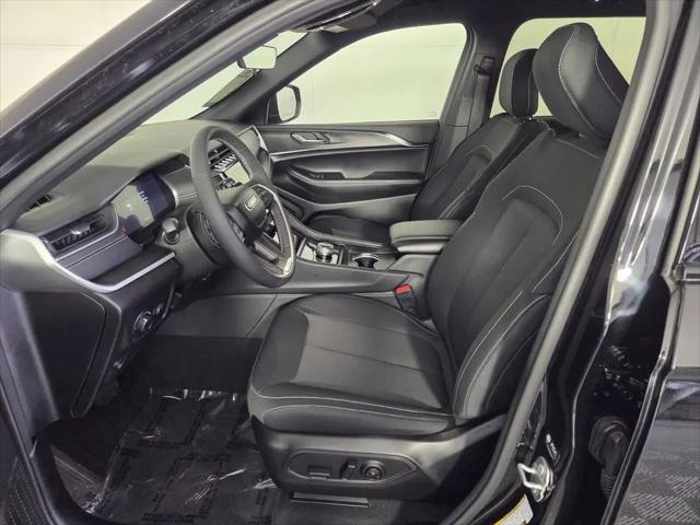 2025 Jeep Grand Cherokee Laredo 4x4