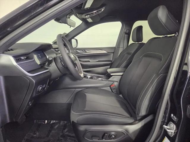 2025 Jeep Grand Cherokee Laredo 4x4
