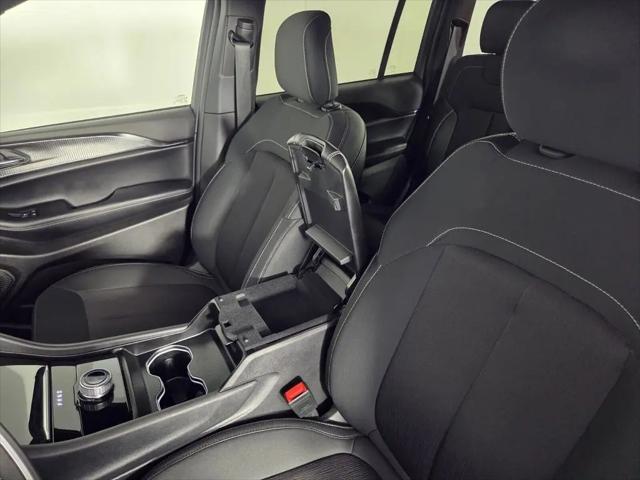 2025 Jeep Grand Cherokee Laredo 4x4